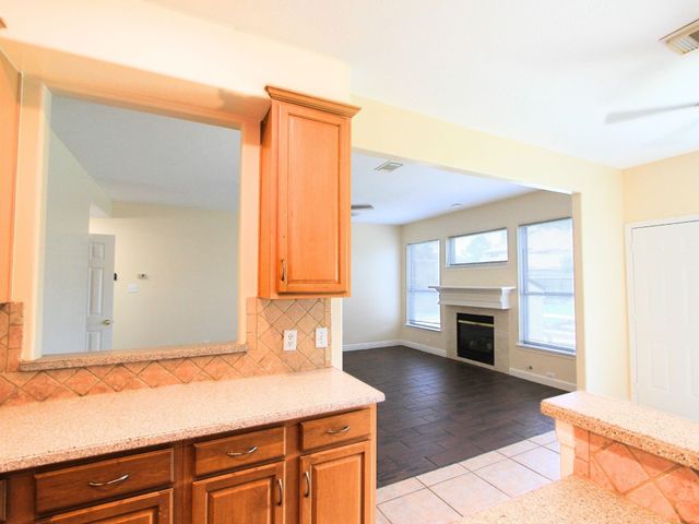 203 Green Cedar Drive, League City, TX 77573