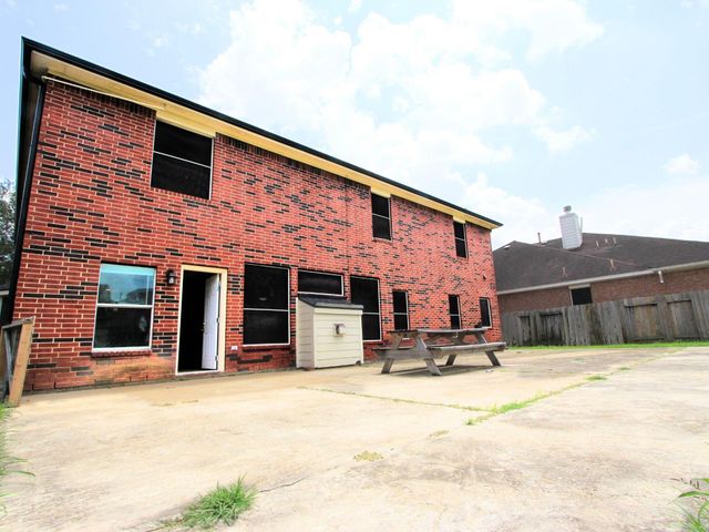 203 Green Cedar Drive, League City, TX 77573