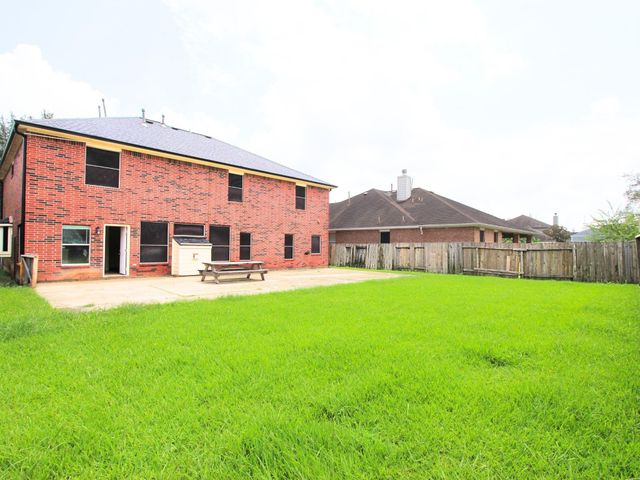 203 Green Cedar Drive, League City, TX 77573