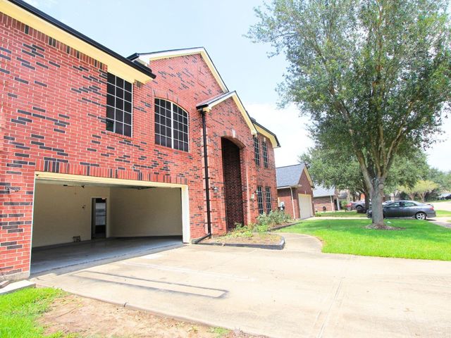 203 Green Cedar Drive, League City, TX 77573