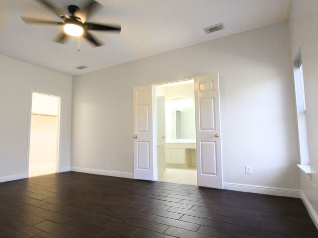 203 Green Cedar Drive, League City, TX 77573