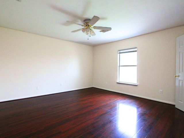 203 Green Cedar Drive, League City, TX 77573