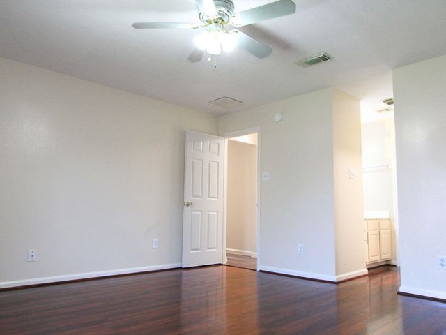203 Green Cedar Drive, League City, TX 77573