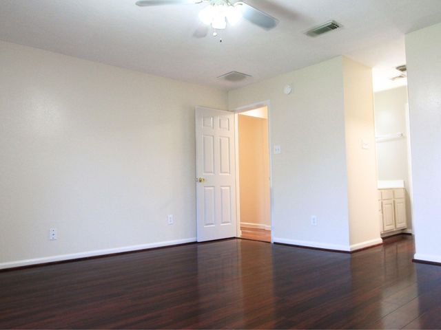 203 Green Cedar Drive, League City, TX 77573