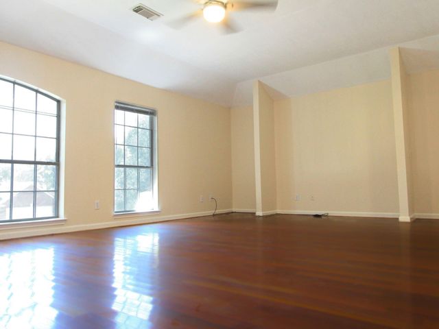 203 Green Cedar Drive, League City, TX 77573