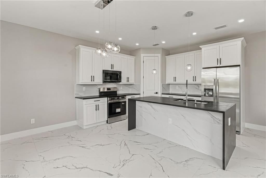 Image 6 of property listing at 2108 NE 15th TER, Cape Coral, FL 33909