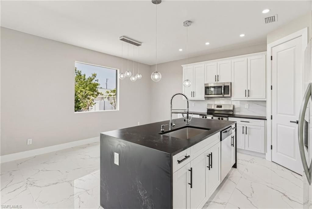 Image 7 of property listing at 2108 NE 15th TER, Cape Coral, FL 33909