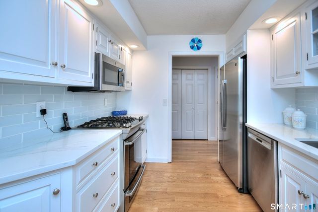 160 Glengarry Road 160, Fairfield, CT 06825