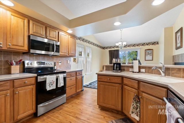 6424 Ustick Road, Nampa, ID 83687