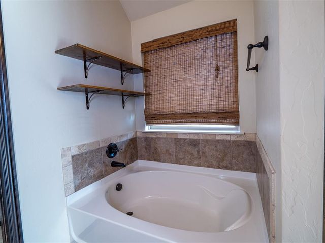 3718 Painted Bird Lane, Norman, OK 73071