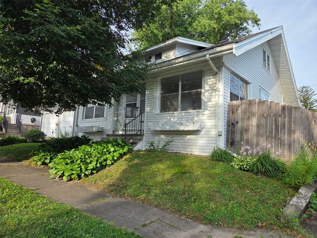 373 21st Street SE, Cedar Rapids, IA 52403