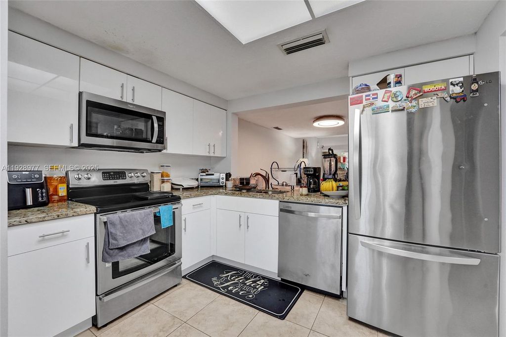 3592 NW 83rd Ln, Sunrise, FL 33351