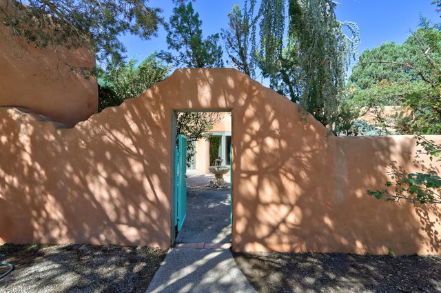 4225 Rio Grande Boulevard NW, Albuquerque, NM 87107