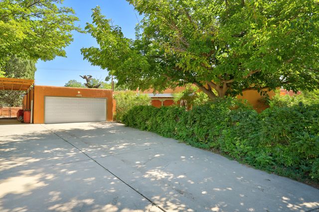 4225 Rio Grande Boulevard NW, Albuquerque, NM 87107