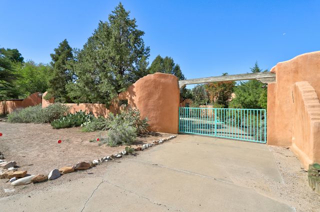 4225 Rio Grande Boulevard NW, Albuquerque, NM 87107