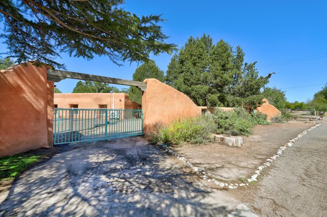 4225 Rio Grande Boulevard NW, Albuquerque, NM 87107
