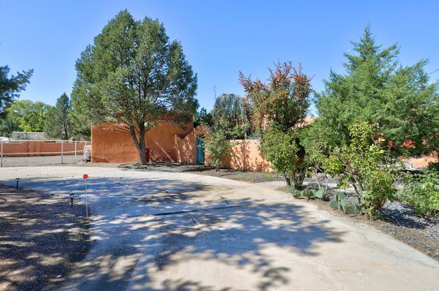 4225 Rio Grande Boulevard NW, Albuquerque, NM 87107