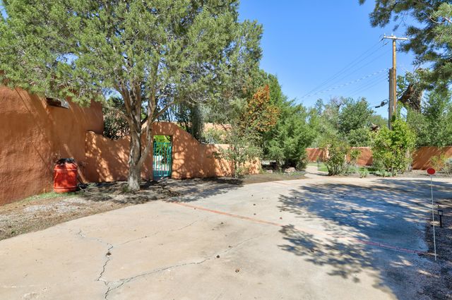 4225 Rio Grande Boulevard NW, Albuquerque, NM 87107