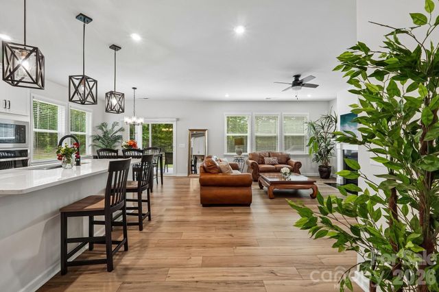 8137 Franklin Trail Street, Charlotte, NC 28227