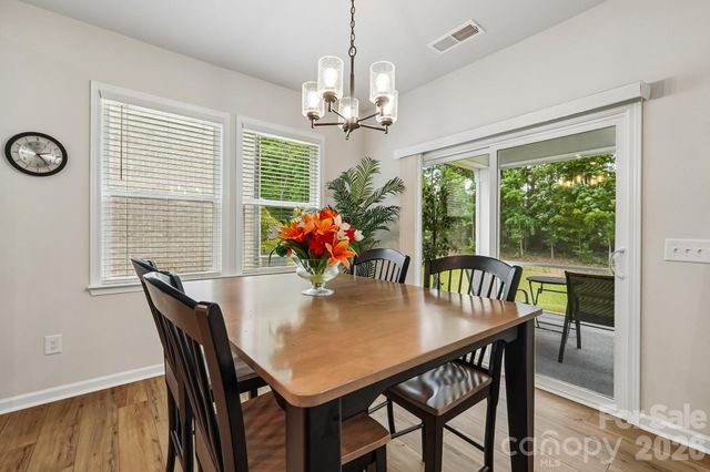 8137 Franklin Trail Street, Charlotte, NC 28227