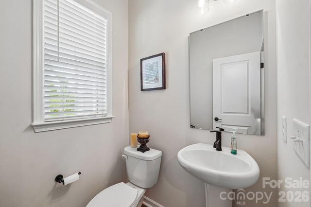 8137 Franklin Trail Street, Charlotte, NC 28227