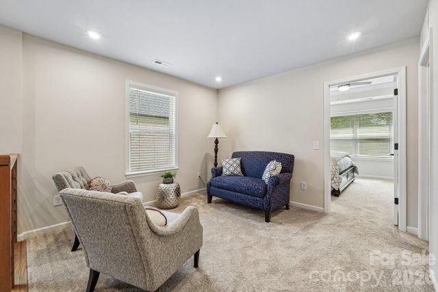 8137 Franklin Trail Street, Charlotte, NC 28227
