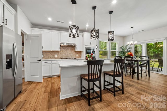 8137 Franklin Trail Street, Charlotte, NC 28227