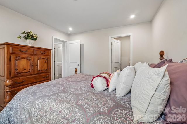 8137 Franklin Trail Street, Charlotte, NC 28227