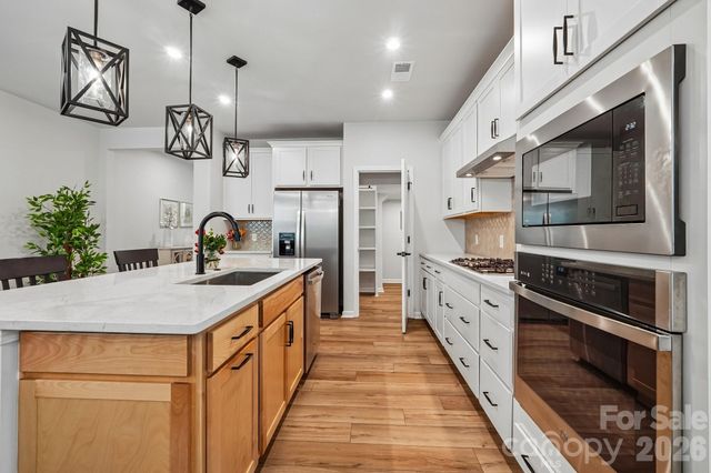 8137 Franklin Trail Street, Charlotte, NC 28227