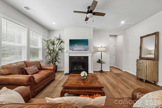 8137 Franklin Trail Street, Charlotte, NC 28227