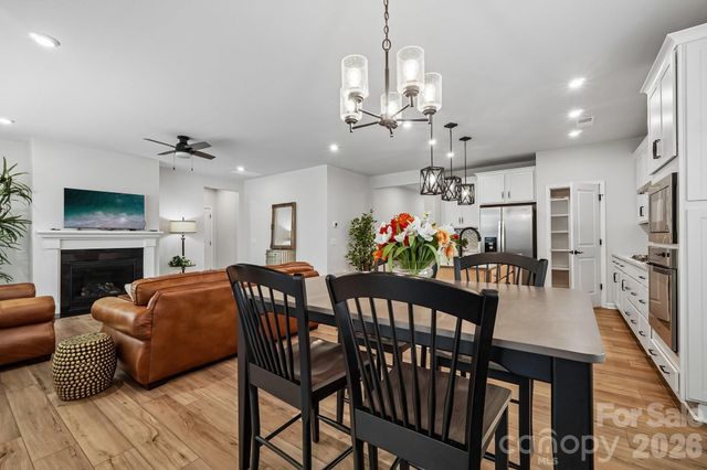 8137 Franklin Trail Street, Charlotte, NC 28227