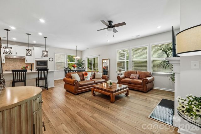 8137 Franklin Trail Street, Charlotte, NC 28227