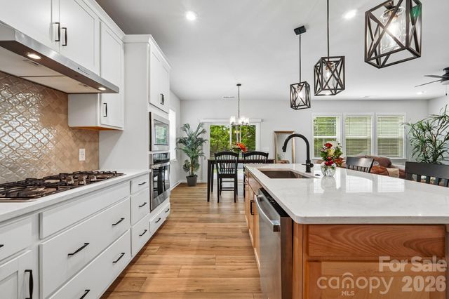 8137 Franklin Trail Street, Charlotte, NC 28227