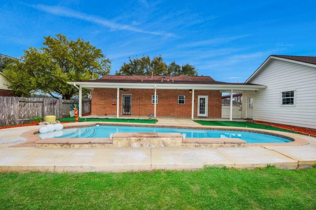 1945 Dorothy Lane, Sealy, TX 77474