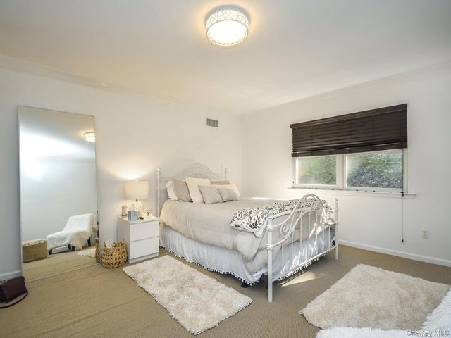 4 Ale Court, Centerport, NY 11721