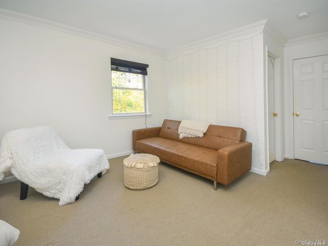 4 Ale Court, Centerport, NY 11721