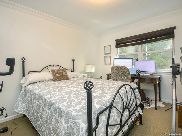 4 Ale Court, Centerport, NY 11721