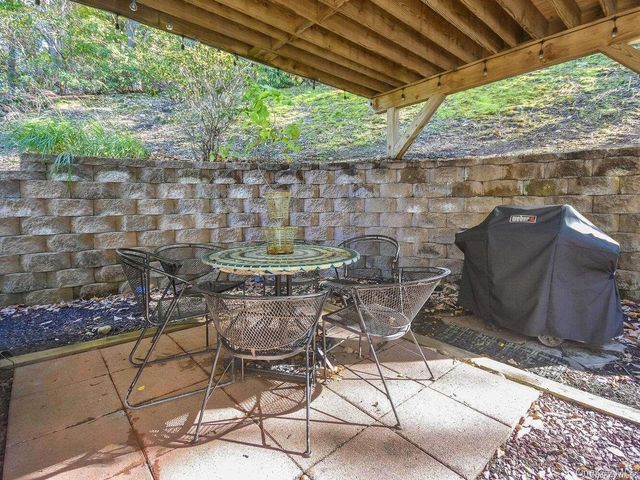 4 Ale Court, Centerport, NY 11721