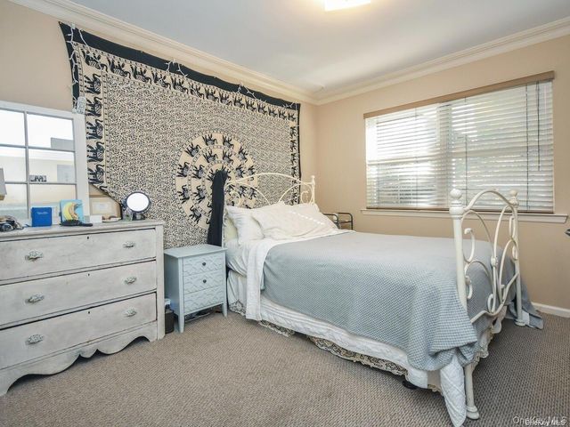 4 Ale Court, Centerport, NY 11721