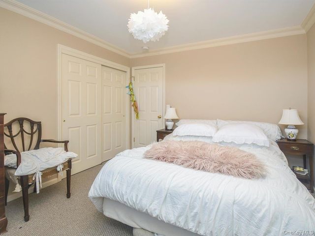 4 Ale Court, Centerport, NY 11721