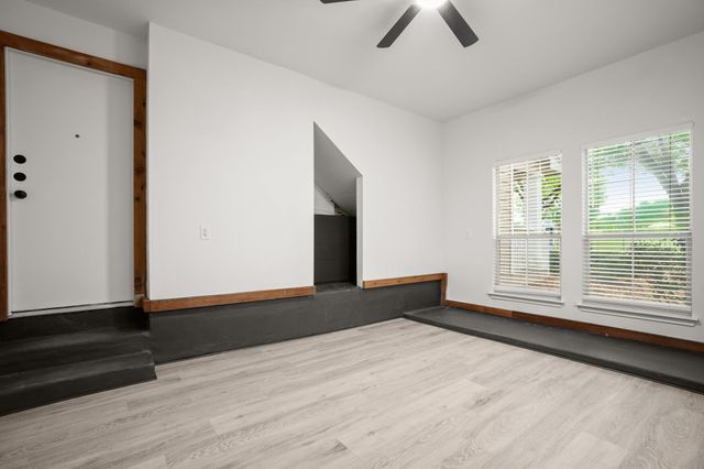 360 Sampson, Kyle, TX 78640