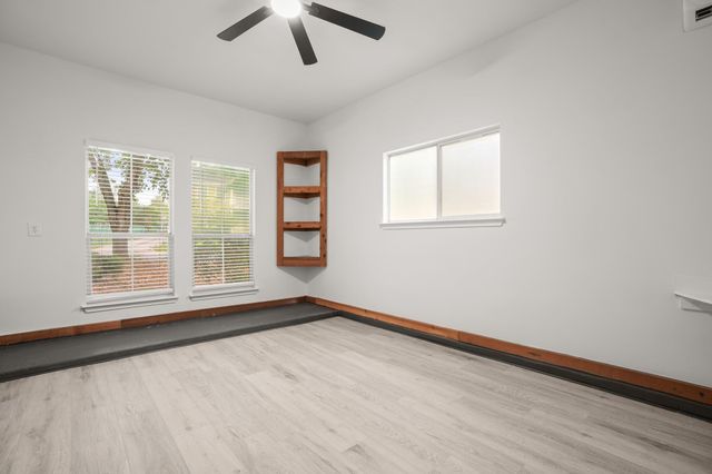 360 Sampson, Kyle, TX 78640