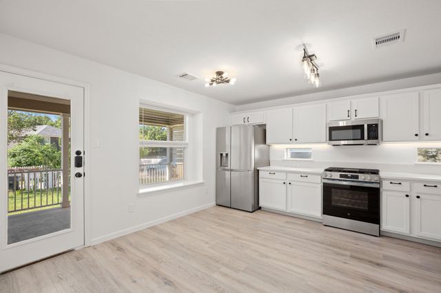 360 Sampson, Kyle, TX 78640