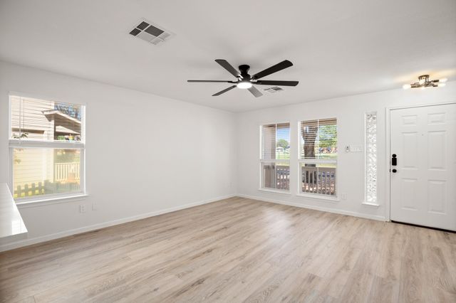 360 Sampson, Kyle, TX 78640