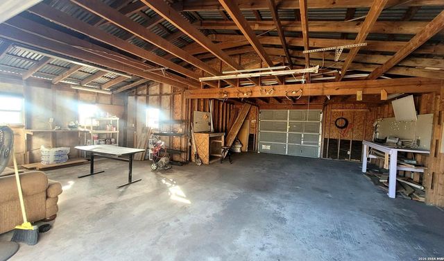 243 Creeks End, Floresville, TX 78114