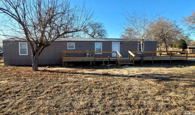 243 Creeks End, Floresville, TX 78114