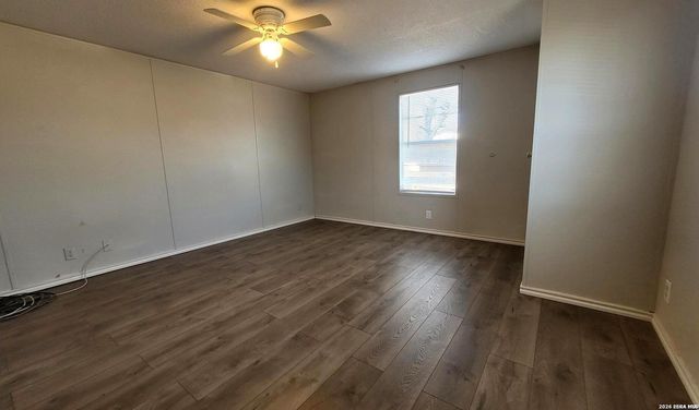 243 Creeks End, Floresville, TX 78114