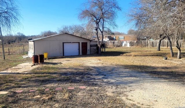 243 Creeks End, Floresville, TX 78114