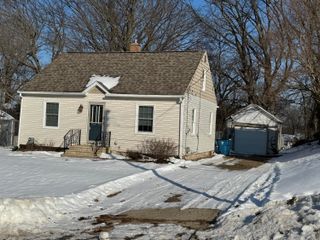 309 E Oak Grove Avenue, Parchment City, MI 49004