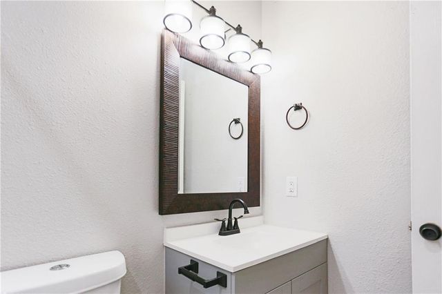 9504 Menchaca RD B, Austin, TX 78748